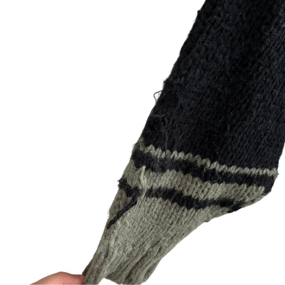 HANDMADE Vintage Wool Sweater - Picture 7 of 7